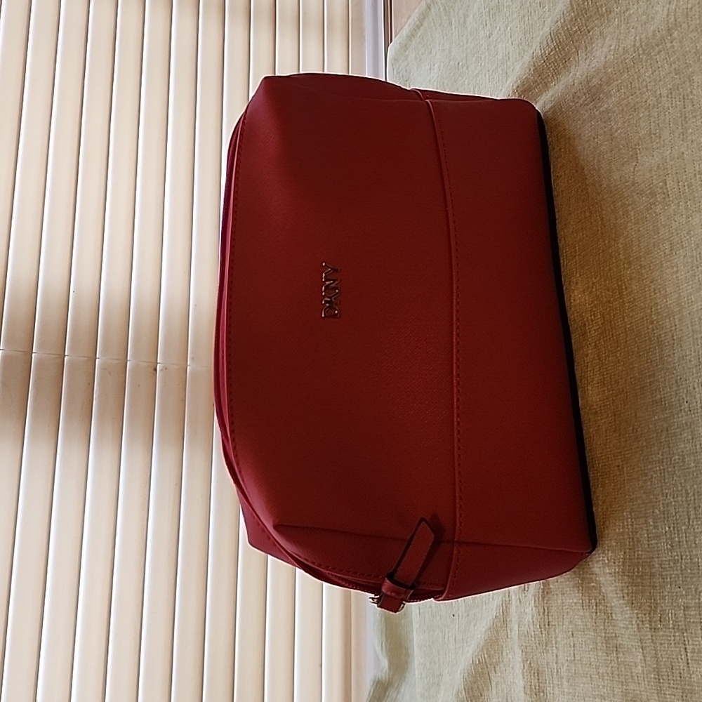 DKNY CLUTCH